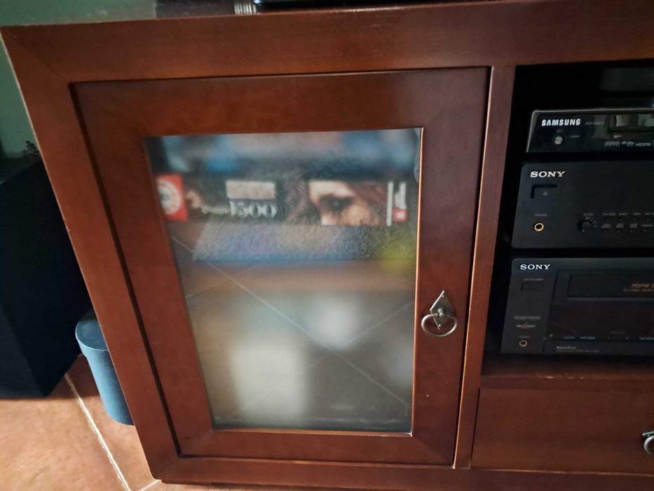 Móvel para TV em cerejeira