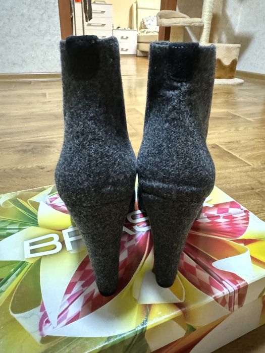 Жіночі ботільони Braska