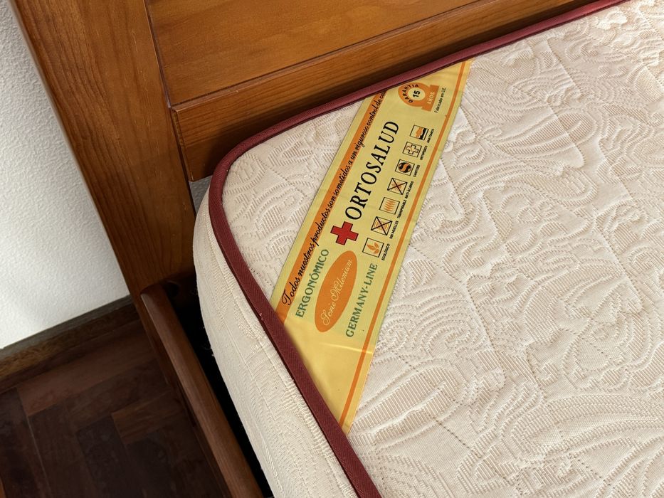Cama 140x200 com gavetões, colchão incluido.
