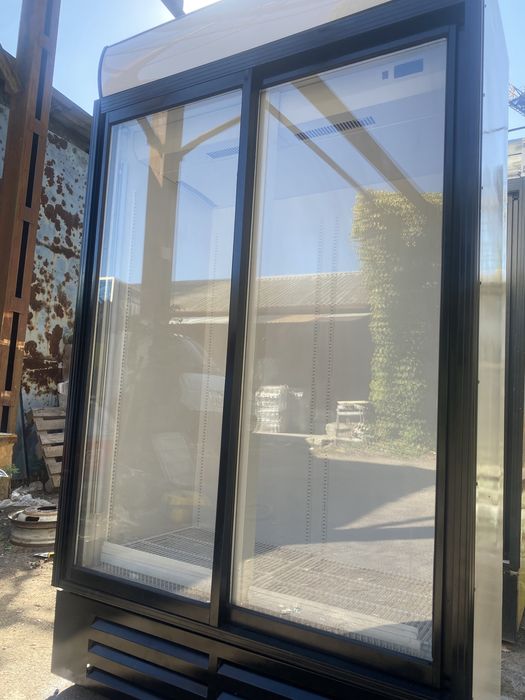 Двухдверный холодильный шкаф витрина. Барный. Регал. Ларь