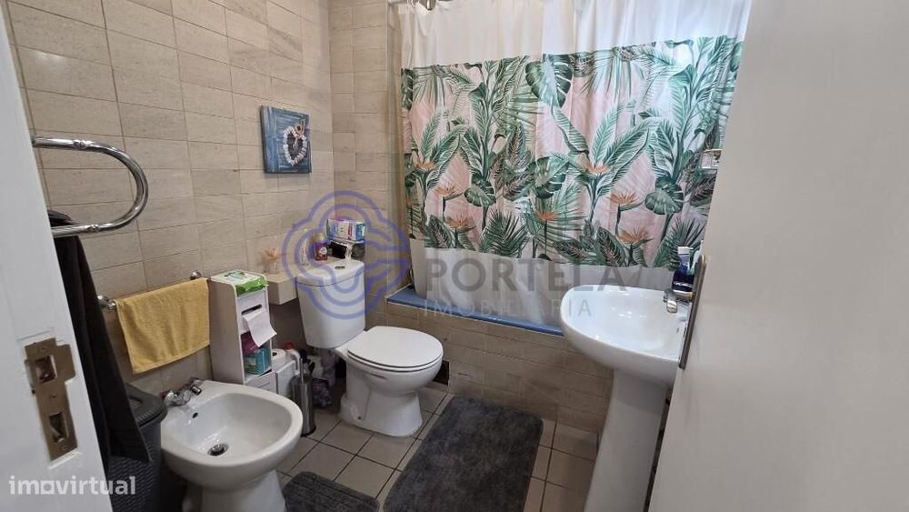 Apartamento T2 com garagem, jardim privativo e excelente localização