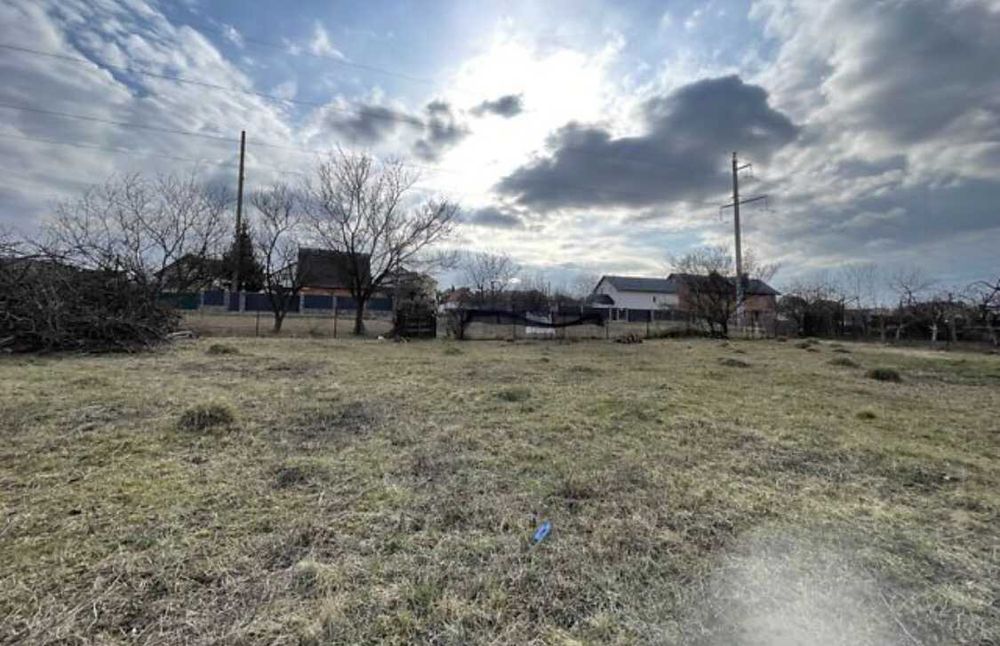 (3) Продам земельну ділянку в с. Березина 1736