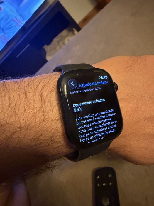 APPLE Watch Series 10 GPS 46 mm Alumínio Preto Brilhante com Bracelete Desportiva Preto