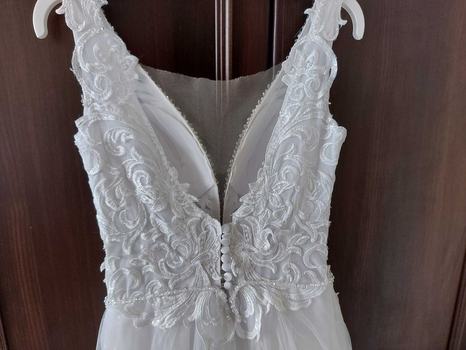 Delikatna suknia ślubna