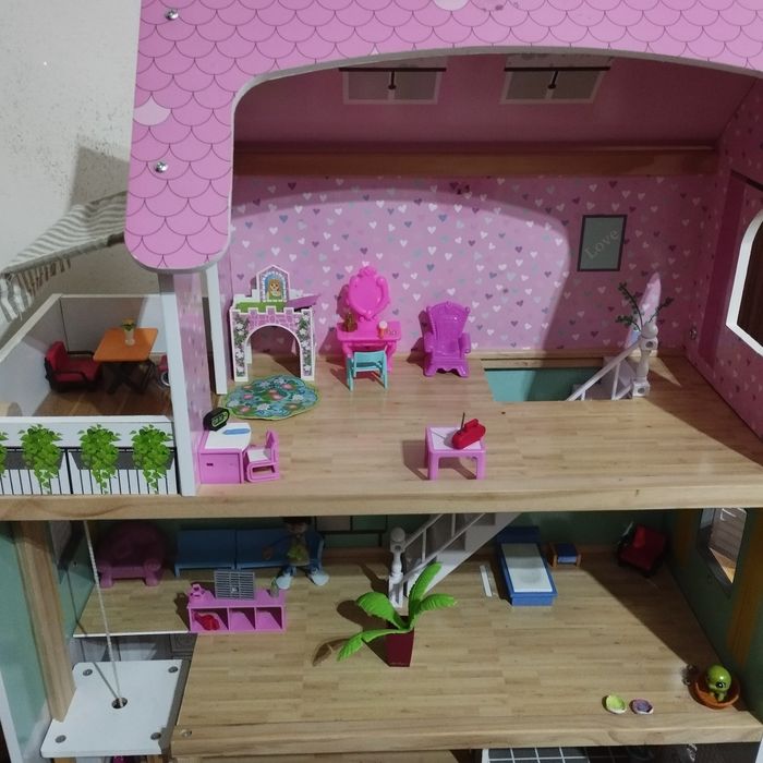 Domek drewniany dla lalek