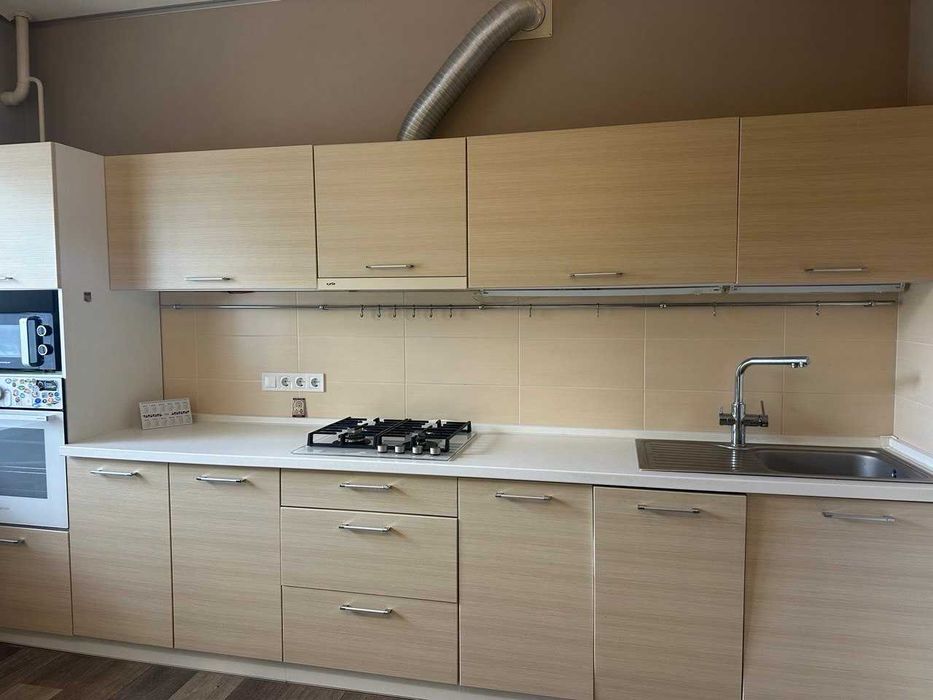 Продам большую 3 к на Алексеевке в Новострое . Ремонт , мебель , техника