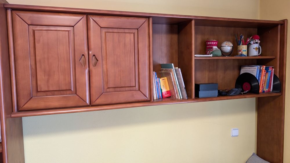 Cama e estúdio com secretária de estantes - ARC