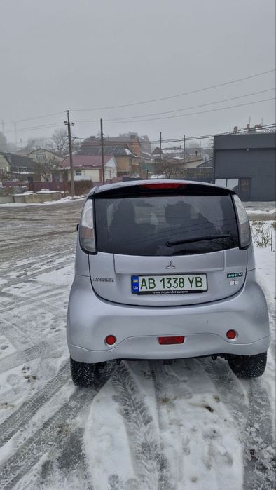 Mitsubishi i miev 2012 року , електромобіль
