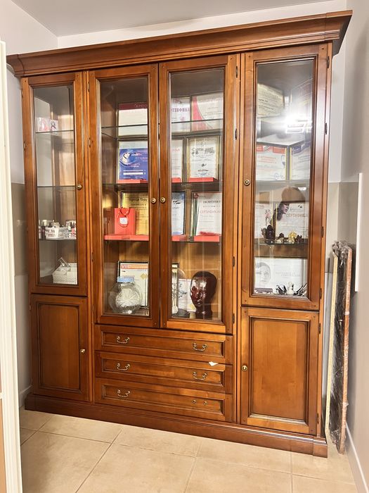 Шкаф з італійського дерева