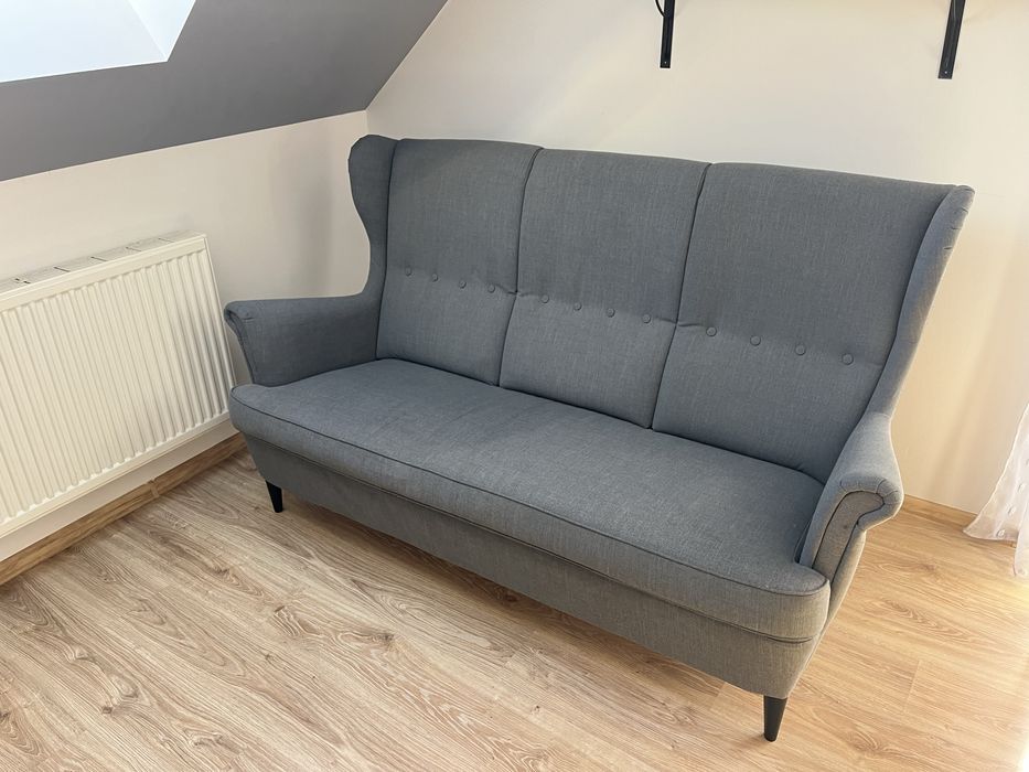 Szara sofa z Ikea