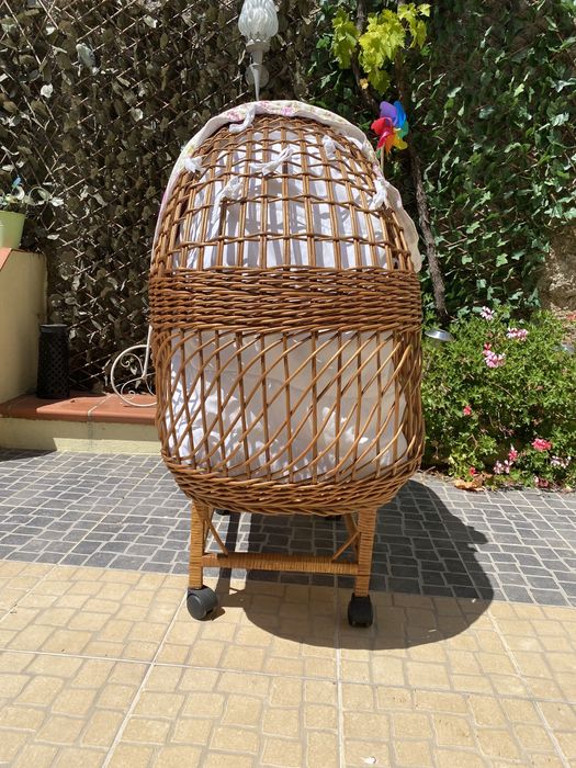 Berço de Verga com rodas feito artezanalmente