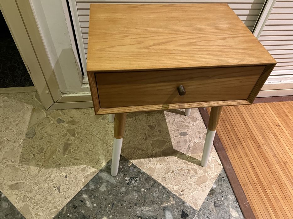 Mesa de cabeceira ou mesa de apoio