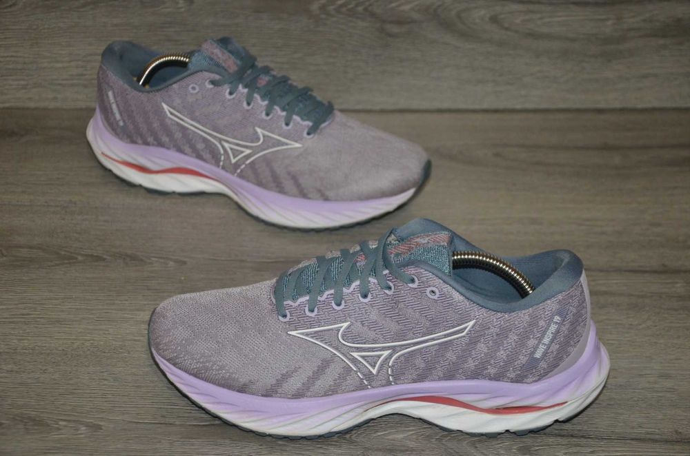 Продам кросівки Фірма Mizuno WAVE INSPIRE 19.