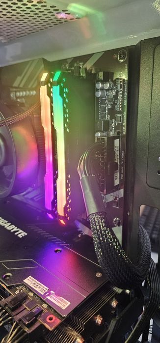 Corsair Vengeance RGB Pro 32gb (2x16gb) DDR4 3200MHz CL16