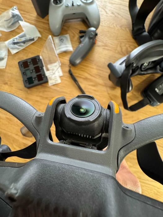 Dji avata 2 fly more combo (dji goggle 3 + rc 3 + movimento 3 + 3 baterias)