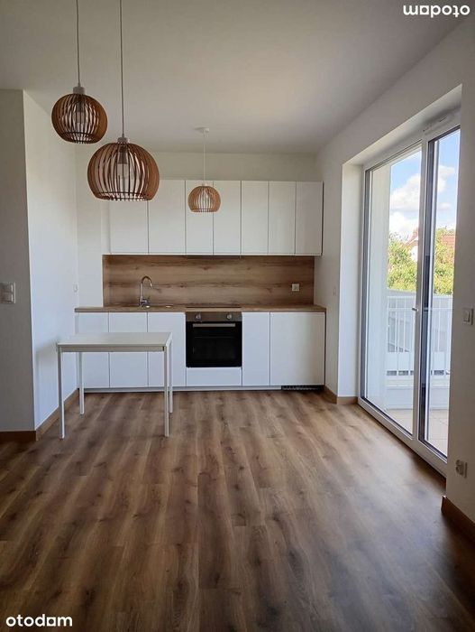 Nowe mieszkanie 1-pokojowe, klimatyzacja, parking, balkon.