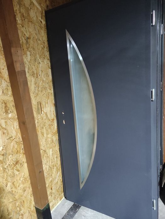 Drzwi zewnętrzne ,klatkowe