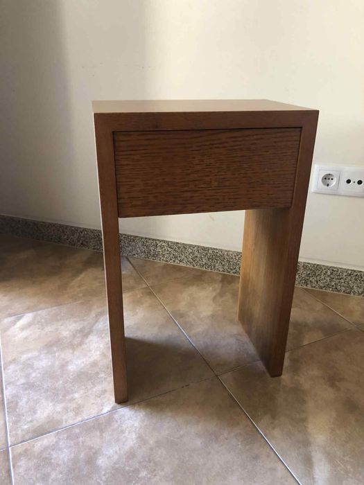 Mesa de apoio ou cabeceira