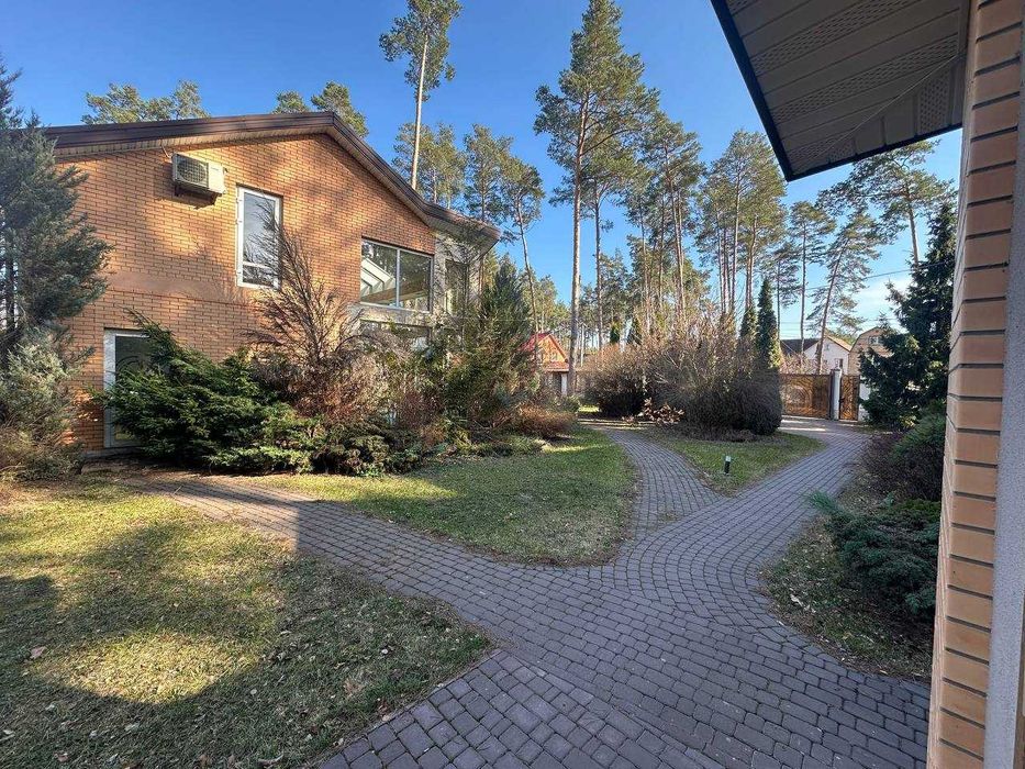 Будинок з басейном 1160 м2, 33 сотки в Ірпені