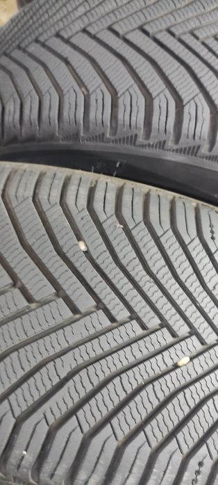 Pneus 235/45/18 semi novos