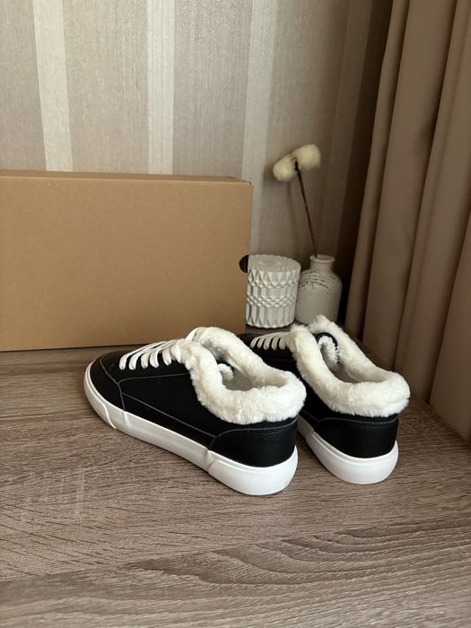 Угги, мюлі, лофери Кросівки , базові зимові кросівки