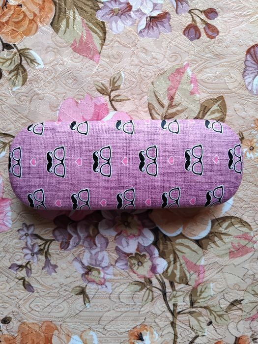 Чудовий футляр для окулярів