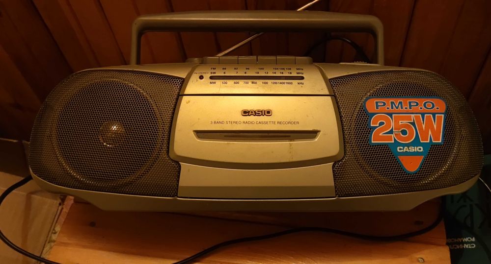 Продам магнитолу "Касио"