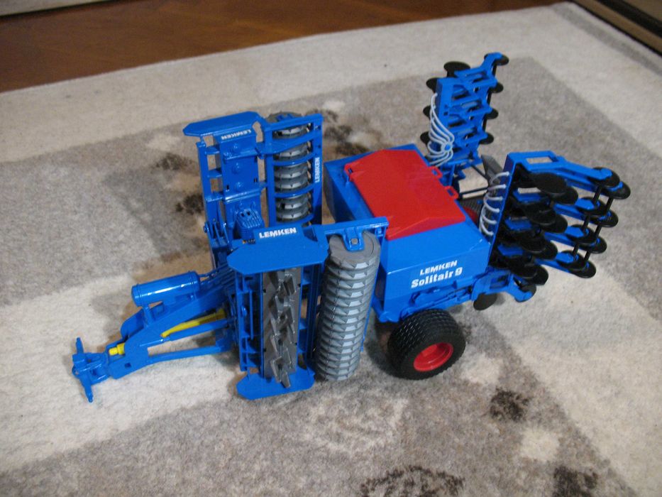 BRUDER 02026 велика пластикова модель сівалки LEMKEN Solitair 9: 1