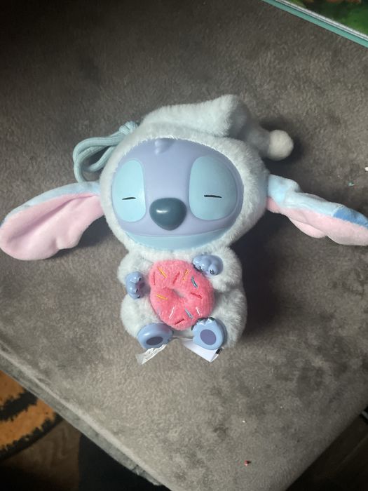 Лабубу стіч із пончиком