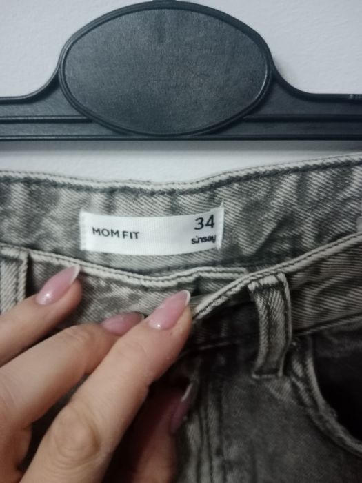 Nowe spodnie Sinsay mom fit rozmiar 34