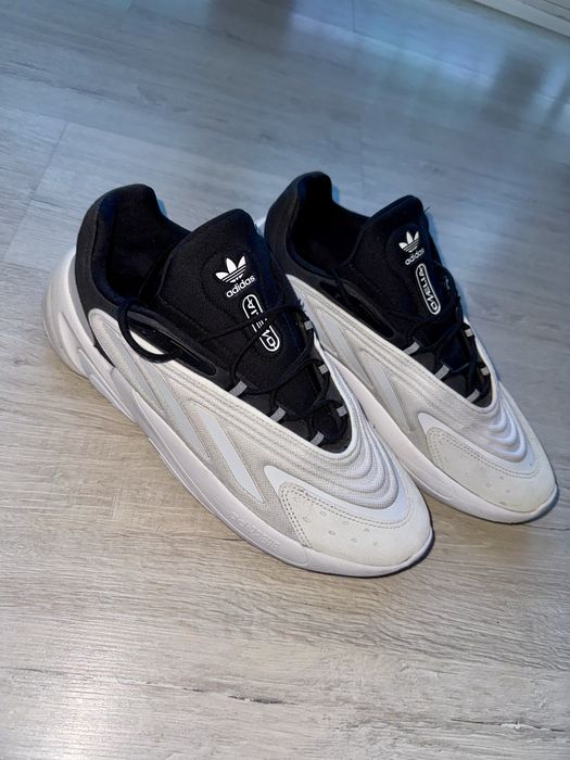 Продам кросівки Adidas Ozelia