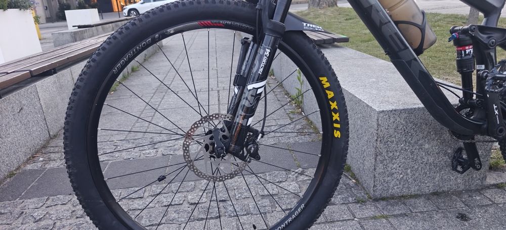 Trek Fuel EX 8 Full Suspension 29" (21,5")| Fox 34 RE:aktiv | Shimano XT  2019 plus komplet felg