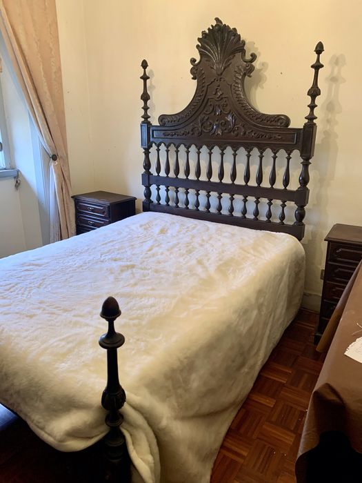 Conjunto de quarto completo em madeira