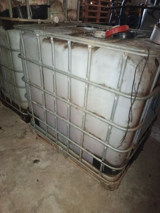 Vendo bidões de 1000L e 1500L