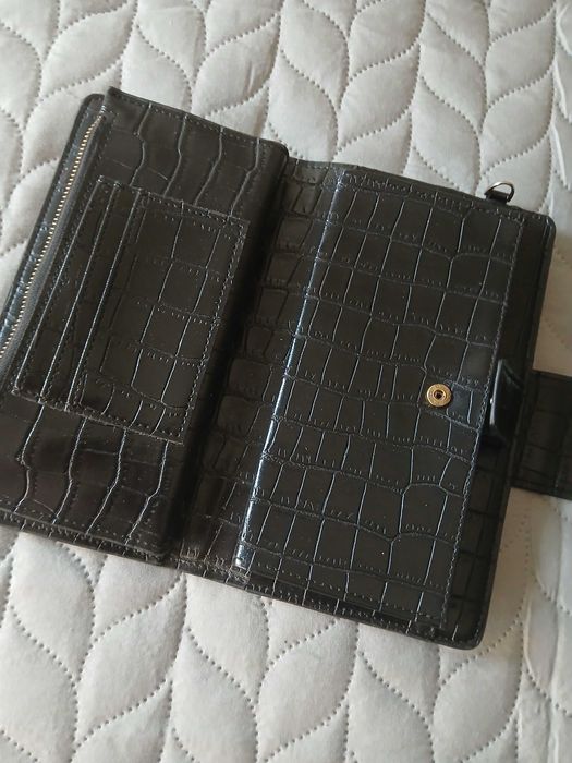 Porta moedas preto com espaço para fotos (está como novo)