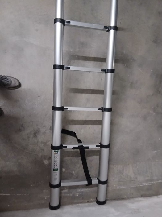 Escadote telescópica