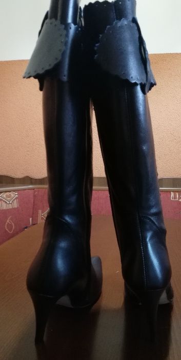 Czarne, skórzane, wysokie szpilki, rozmiar 38.