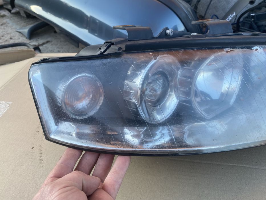 Audi a4 b6 lampa prawa przod