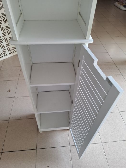 Móvel WC branco em madeira