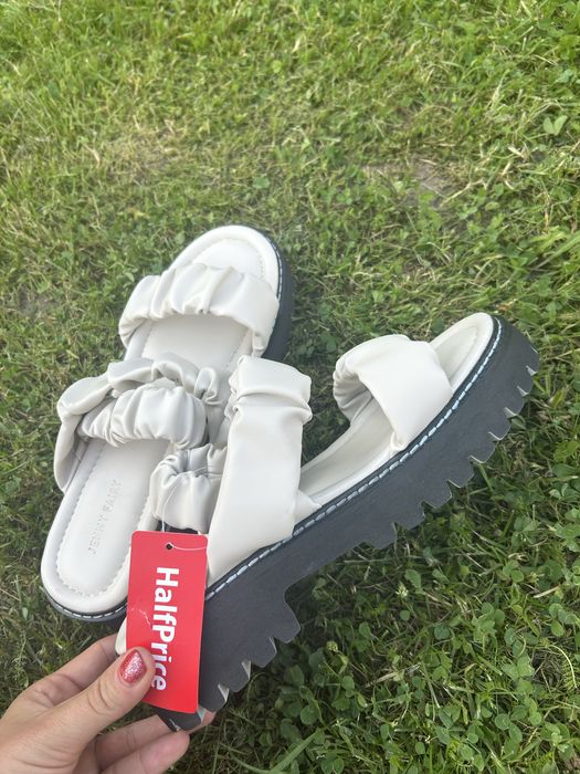 Sandały w rozmiarze 40