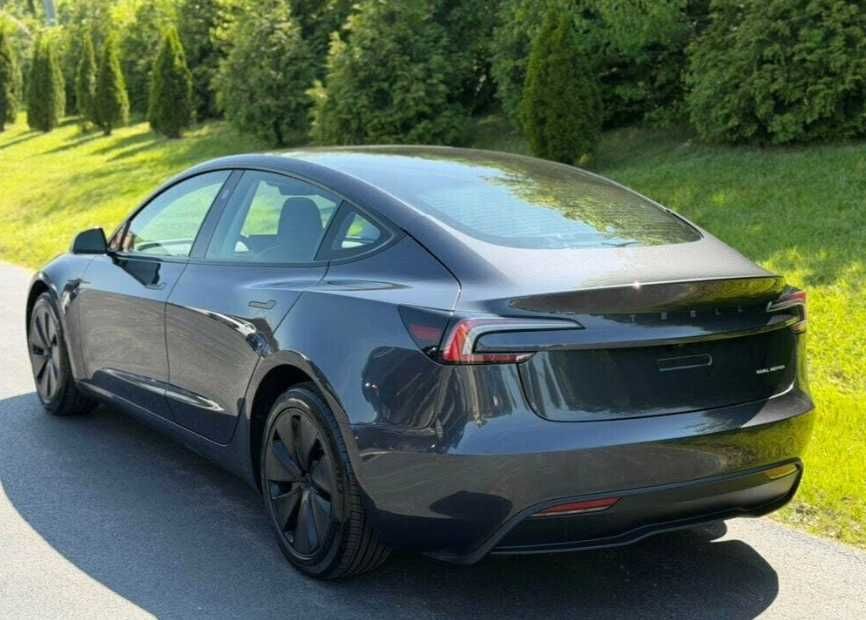 Tesla Model 3 2024