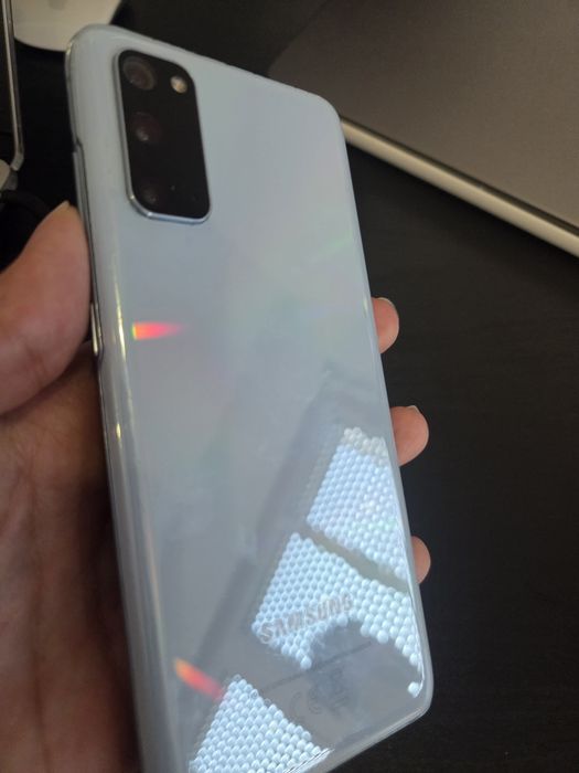 Telemóve l- Samsung s20