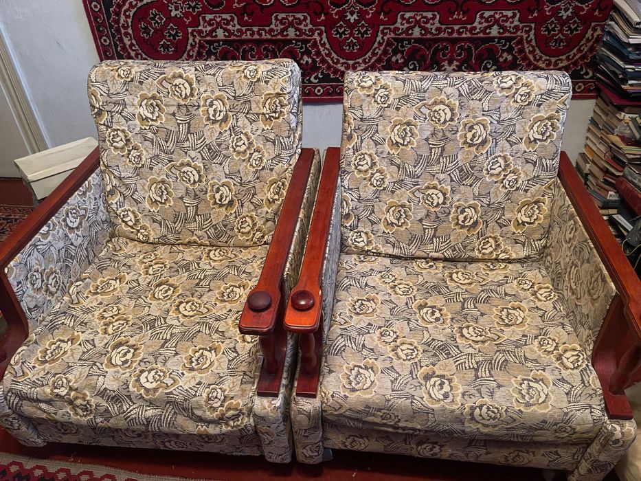 Продаються 2 крісла