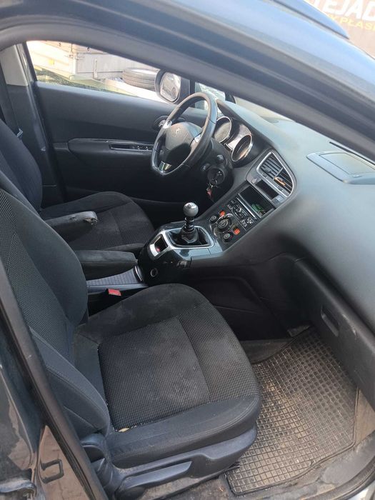PEUGEOT 5008 osobowy