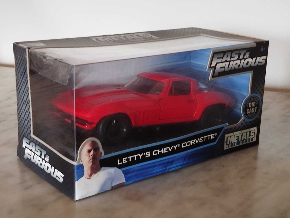 Carros Fast and Furious 1/32 na caixa