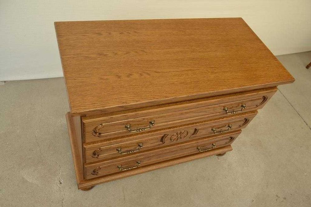 stylowa komoda z szufladami