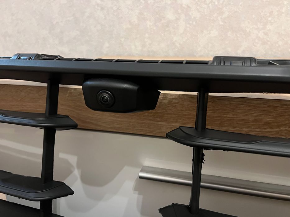 Кронштейн бамперу Porsche Macan, та інші запчастини