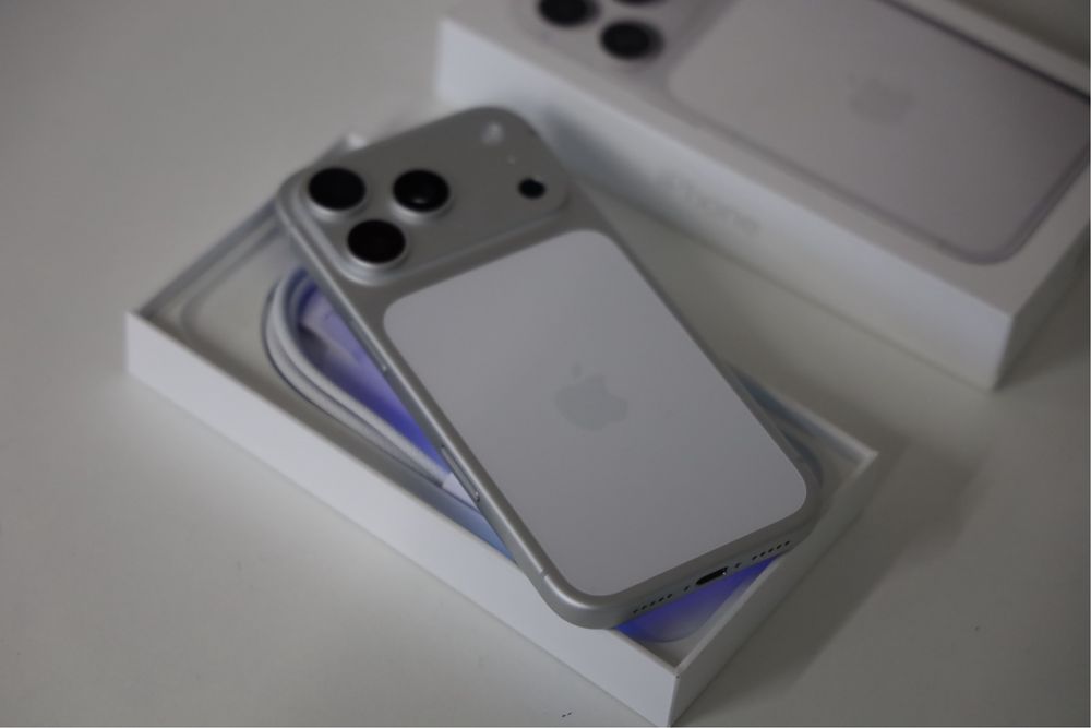 Iphone 17 pro 256gb silver + extras