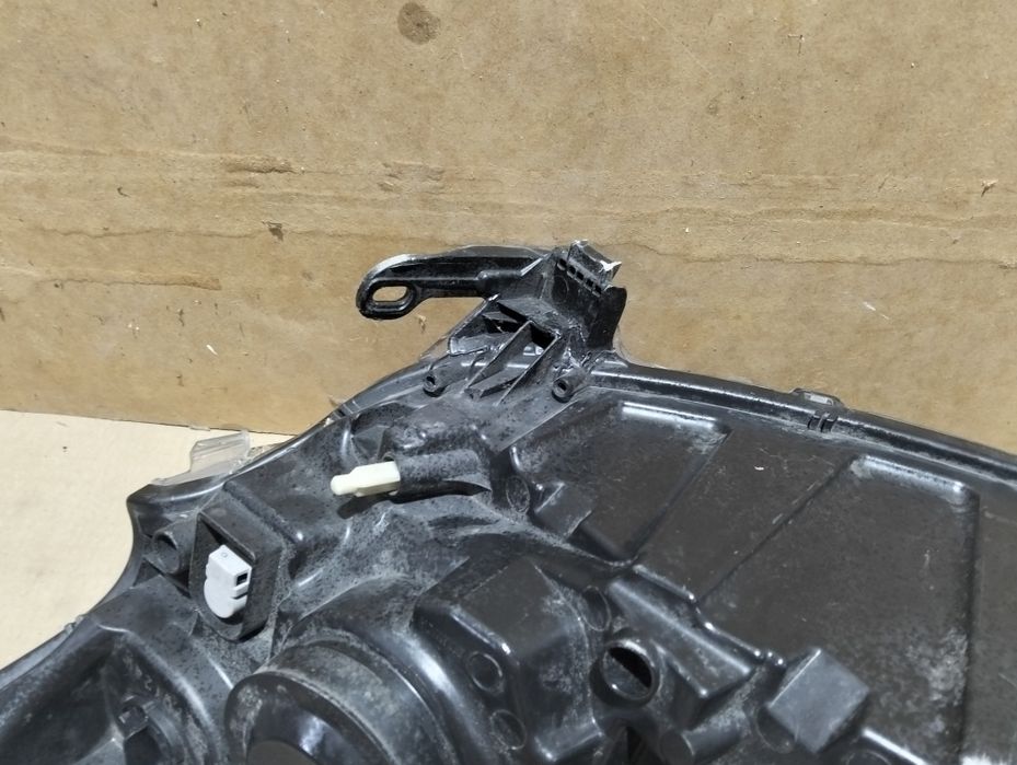 Lampa peugeot 208 prawa