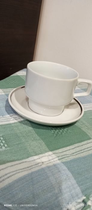 (6) Filiżanka z talerzykiem